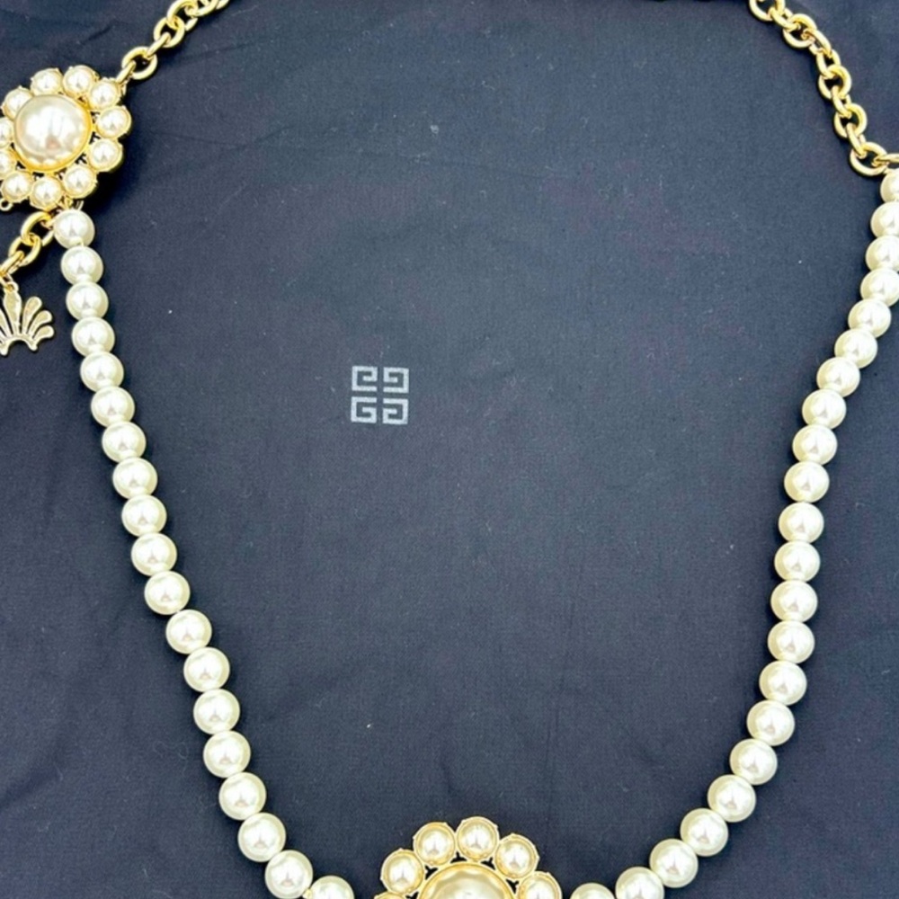 Women's Lele Sadoughi mother of pearl Necklace. NWT